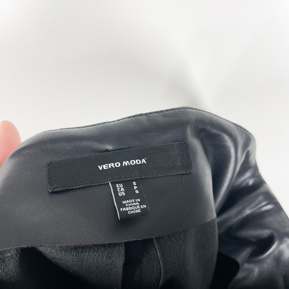 Vero Moda Honey Lilja Coated City Short Black High Waist Wide Leg Size Small NEW - Picture 8 of 12